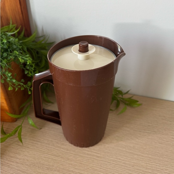 Tupperware Brown Pitcher with Cream Lid - Picture 2 of 6